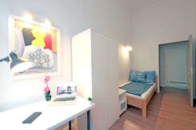 Отдельная комната сдается в аренду за 166 604 HUF в месяц в Budapest, Bródy Sándor utca