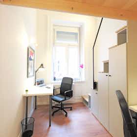 Private room for rent for HUF 205,184 per month in Budapest, Bródy Sándor utca