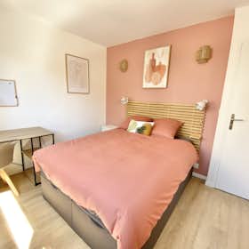 Private room for rent for €750 per month in Guyancourt, Rue des Droits de l'Homme