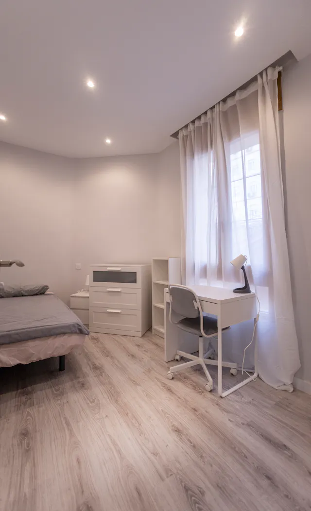Private room in Calle de Guzmán el Bueno, Madrid (1362490) room image 100