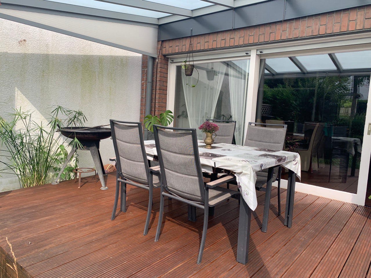 Дом сдается в аренду за 2 600 € в месяц в Meerbusch, Buschstraße