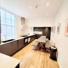 Maison à louer pour 3 951 £GB/mois à Liverpool, Irvine Street