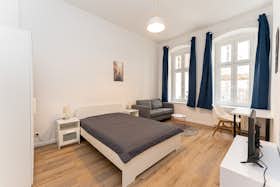 Apartment for rent for €1,350 per month in Berlin, Bornholmer Straße
