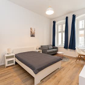 Wohnung zu mieten für 1.350 € pro Monat in Berlin, Bornholmer Straße