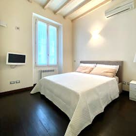 Appartamento for rent for 2.100 € per month in Milan, Via Plinio