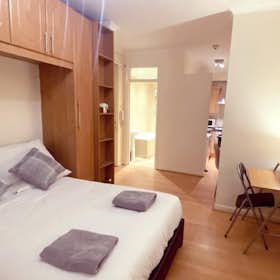 Monolocale in affitto a 2.400 £ al mese a London, Kings Road