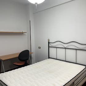 Private room for rent for €430 per month in Bilbao, Eraso Jenerala kalea