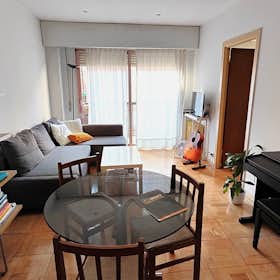 Apartment for rent for €1,200 per month in Madrid, Calle de Juan Álvarez Mendizábal