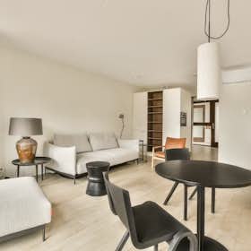 Studio for rent for € 1.875 per month in Delft, Asvest