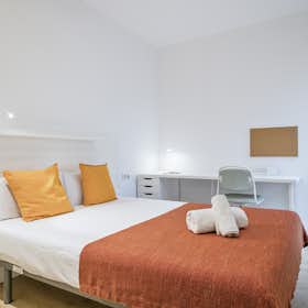 Private room for rent for €980 per month in Barcelona, Carrer de Balmes