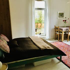 Studio for rent for €700 per month in Budapest, Hegyalja út