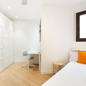 Private room for rent for €700 per month in Barcelona, Carrer de Balmes