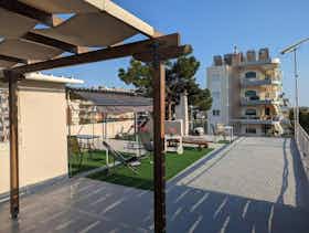 单间公寓 正在以 €1,200 的月租出租，其位于 Glyfáda, Aristotelous