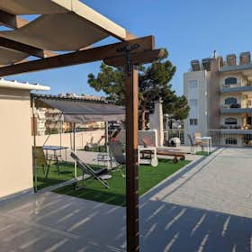 单间公寓 正在以 €1,200 的月租出租，其位于 Glyfáda, Aristotelous