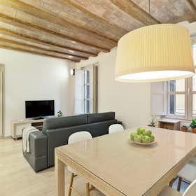 Apartment for rent for €1,800 per month in Barcelona, Carrer del Bisbe