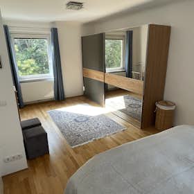 Apartment for rent for €2,000 per month in Vienna, Heiligenstädter Straße