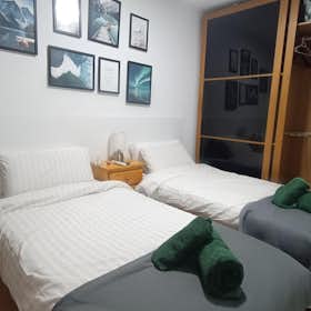 Private room for rent for €600 per month in Madrid, Calle del Caballero de Gracia