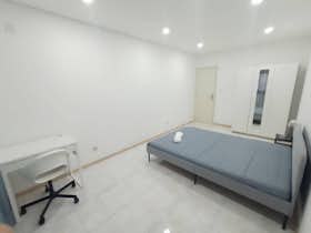 Приватна кімната за оренду для 290 EUR на місяць у Castelo Branco, Rua Prior Vasconcelos