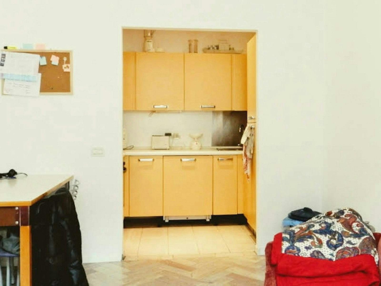 Shared room in Largo Giosuè Carducci, Trento (1364470) room image 2