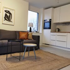 Apartment for rent for €1,890 per month in Stuttgart, Sindbadweg