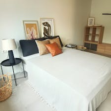 Apartment for rent for €2,590 per month in Stuttgart, Sindbadweg