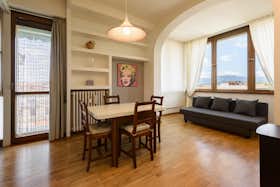 Apartment for rent for €2,050 per month in Florence, Via Giotto