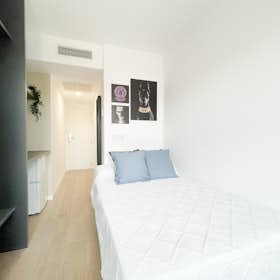 大楼 for rent for €525 per month in Salamanca, Calle del Papa Luna