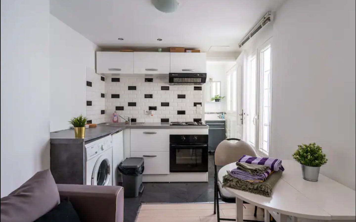 Apartment for rent for €1,299 per month in Paris, Rue du Faubourg du Temple