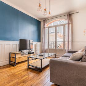 Apartment for rent for €1,950 per month in Levallois-Perret, Rue Bretagne