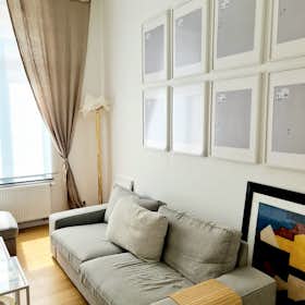 Apartment for rent for €1,200 per month in Saint-Gilles, Rue de Danemark
