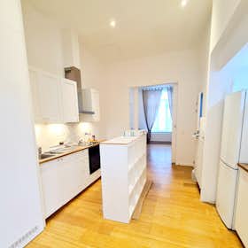 Apartment for rent for €1,050 per month in Saint-Gilles, Rue de Danemark