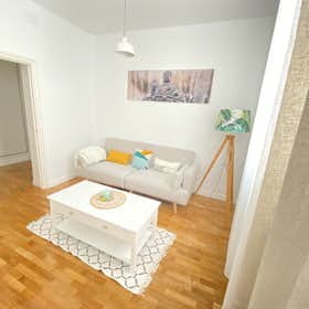 Apartment for rent for €2,027 per month in Madrid, Calle de Fernández de los Ríos