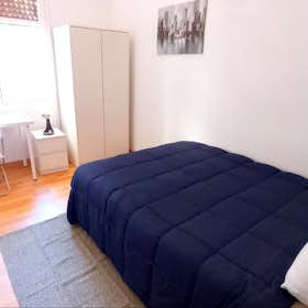 Private room for rent for €750 per month in Barcelona, Rambla de Badal