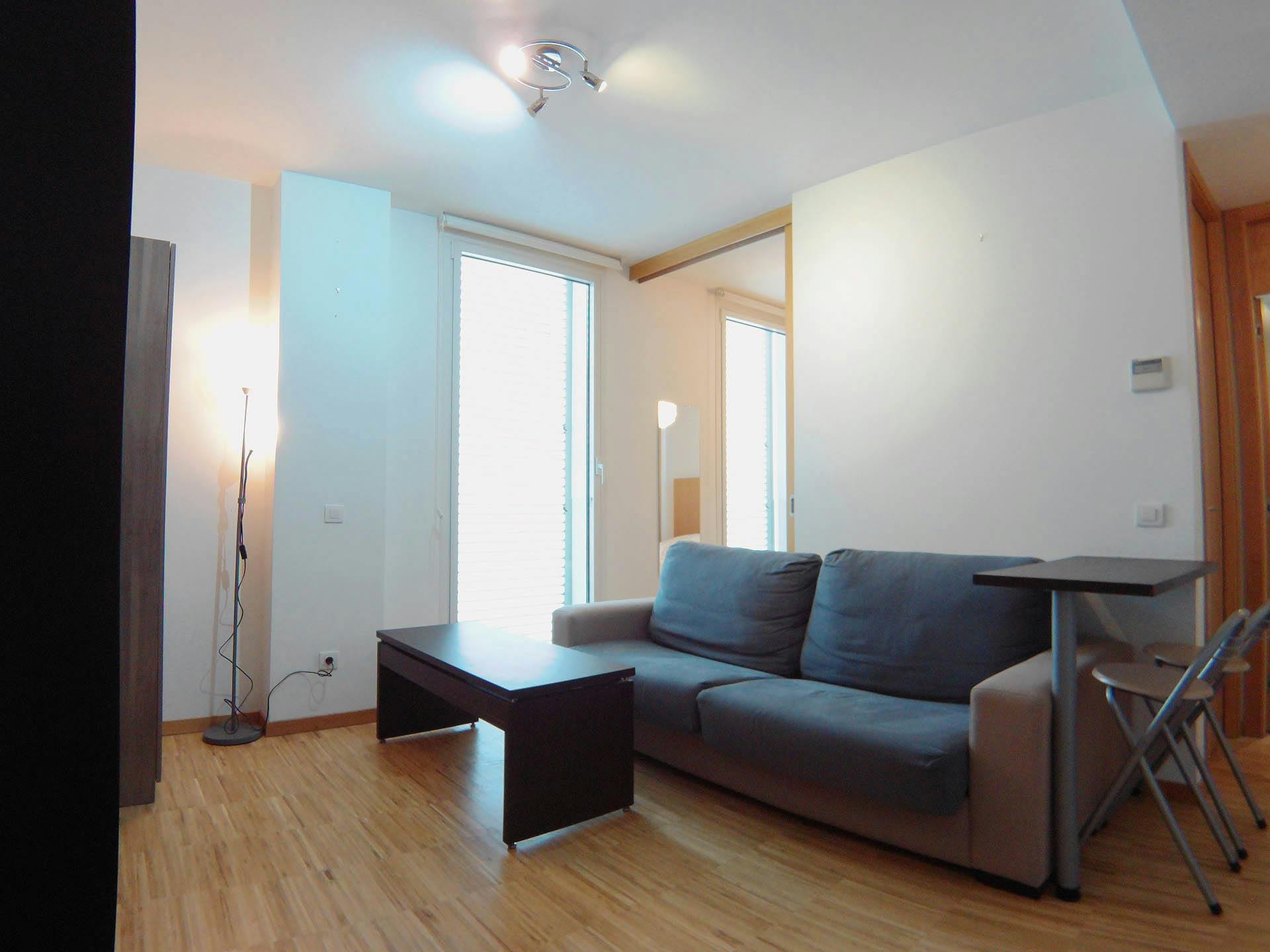 Studio for rent for €1,400 per month in Madrid, Calle de Cervantes