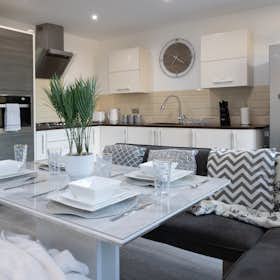 Дом сдается в аренду за 2 780 £ в месяц в Preston, Eastfield Drive