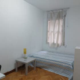 Private room for rent for €515 per month in Madrid, Calle de Guzmán el Bueno