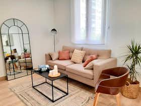 Apartment for rent for €850 per month in Sevilla, Calle Juan de Juanes