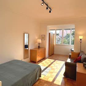 Private room for rent for €800 per month in Lisbon, Avenida Almirante Gago Coutinho