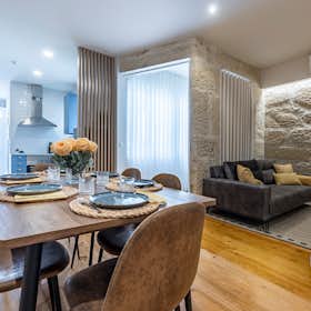 Apartment for rent for €2,200 per month in Porto, Rua Duque Saldanha