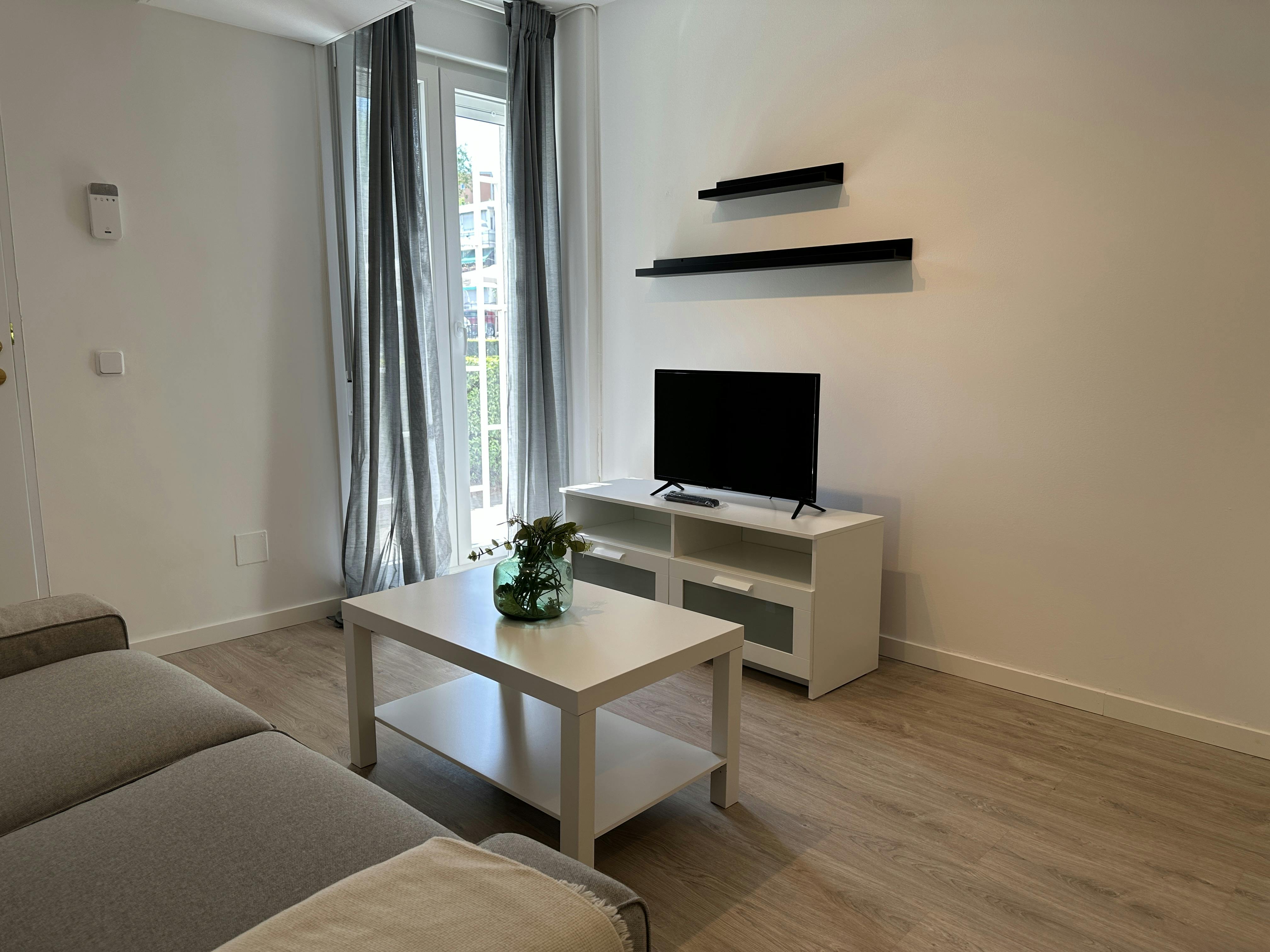 Apartment for rent for €916 per month in Madrid, Calle Illescas