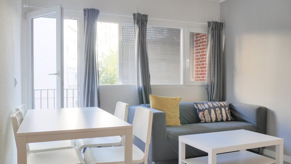 Apartment for rent for €1,335 per month in Madrid, Calle de Carracedo