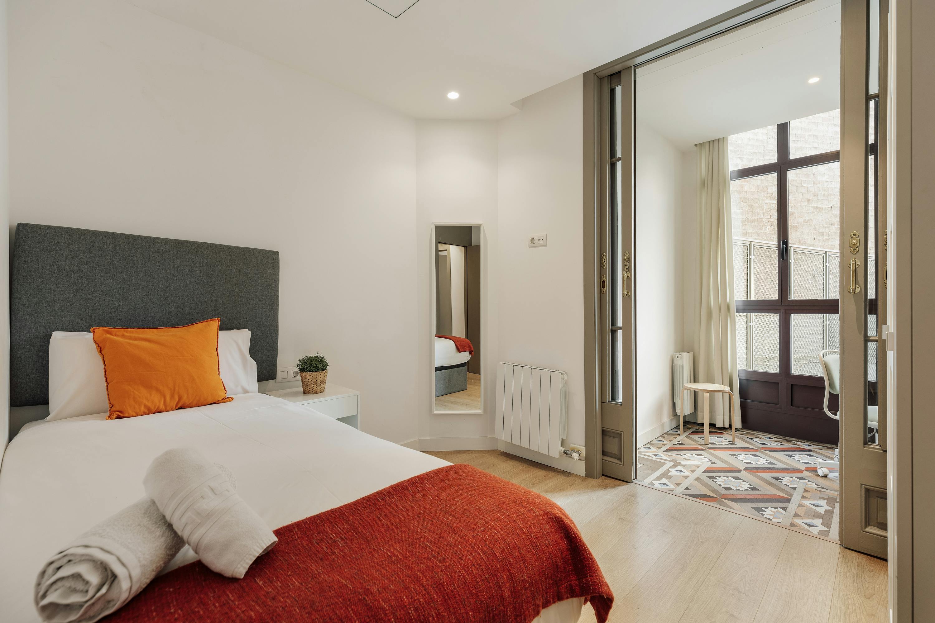 Private room for rent for €830 per month in Barcelona, Carrer de Balmes