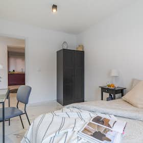 Private room for rent for €520 per month in Madrid, Calle del Conde de Vistahermosa