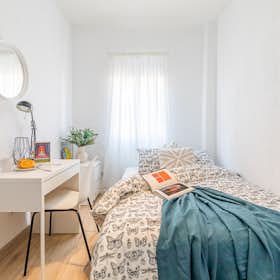 Private room for rent for €495 per month in Madrid, Calle de Dolores