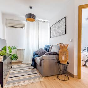 Apartment for rent for €1,950 per month in Madrid, Calle de Joaquín Arjona