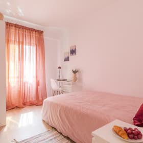Private room for rent for €520 per month in Madrid, Calle de Marcelo Usera