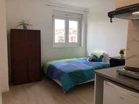 Studio for rent for €690 per month in Créteil, Rue Camille Dartois