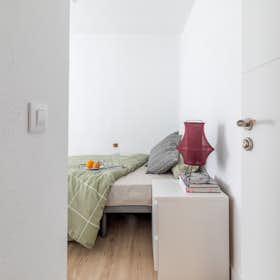 Private room for rent for €520 per month in Madrid, Calle de Ofelia Nieto