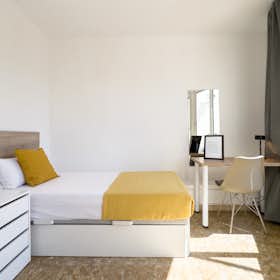 Private room for rent for €680 per month in Barcelona, Carrer de Sant Pau
