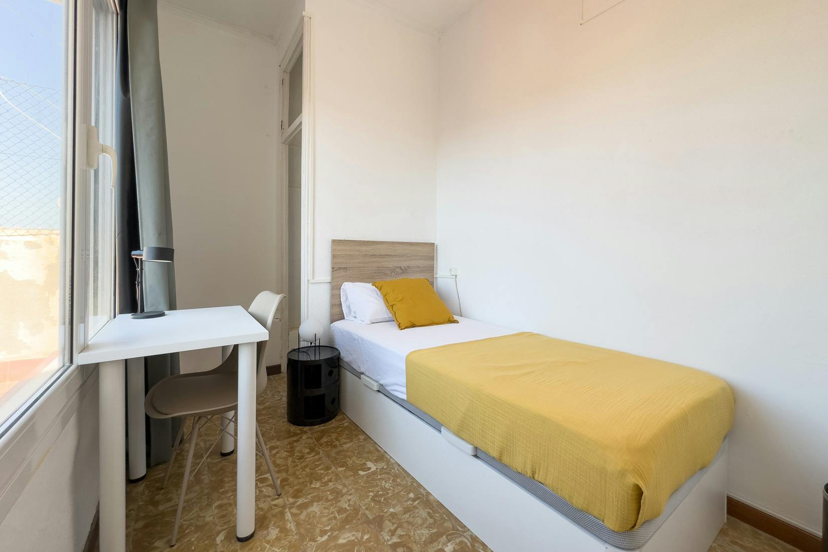 Private room for rent for €630 per month in Barcelona, Carrer de Sant Pau
